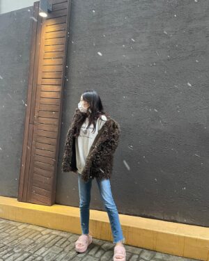 Yoon So-hee Instagram - 다들 기말고사 화이팅 📖
#Final exam
#미끄러운 길조심