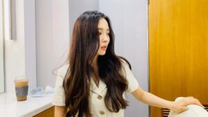Yoon So-hee Instagram - 😆
#tvn#어쩌다어른
#유튜브 실시간