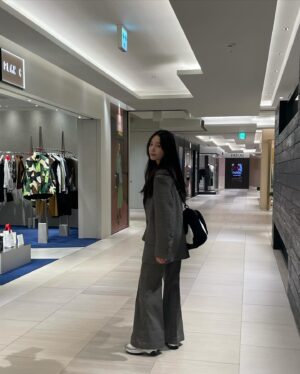 Yoon So-hee Instagram - 엄마랑👭
#withmom