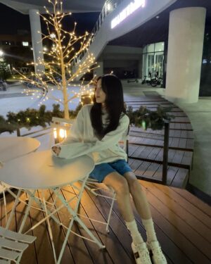 Yoon So-hee Instagram - 다들 중간고사 화이팅 
#KI빌딩 #kaist ☕️ 
#midterm