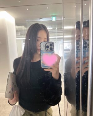 Yoon So-hee Instagram - #haircut#커트#염색