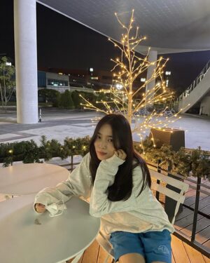 Yoon So-hee Instagram - 다들 중간고사 화이팅 
#KI빌딩 #kaist ☕️ 
#midterm