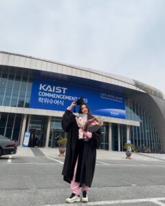 Yoon So-hee Instagram - 우왕 졸업!👩‍🎓 축하해주신 모든 분들 감사합니다♥ 졸업하시는 모든 분들 축하드립니다💐 #카이스트#졸업 #오예 :) Finally 🥳 #graduation
