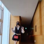 Yoon So-hee Instagram - 사진 찍히기 싫어서 움직인건데 영상이 남아서요! 월요일 힘내시고 한 주 또 화이팅 하시길♡ I ‘made a move’ to stop my family taking photos but.. my brother was shooting a video 😂 Happy Monday Everyone!!! 🫶 #mondaymotivation #월요일 🙌