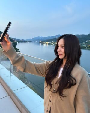 Yoon So-hee Instagram - ⠀⠀ 
긴머리👋
#longhair 👋