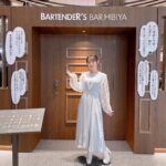 Yoshino Nanjo Instagram - BARTENDER’S BAR HIBIYA 東京ミッドタウン日比谷 アトリウム ⁡ ・・・ ⁡ 5/30〜6/3までの限定で、アニメバーテンダー作中に登場するカクテルなども楽しめるポップアップバーが開催中です🍸✨ ⁡ こちらのオープニングイベントに参加させていただきました！ ⁡ 作中のシーンや、カクテルのアクスタ（！）なども展示されていて、カクテルはもちろん雰囲気も楽しめるバーとなっていました！ ⁡ オープンスペースで、上の階からは中の様子も見られるので、バーに入る勇気がない‥！というバー初心者さんでも入りやすいんじゃないかなと思いました！ ⁡ 詳しくはアニメバーテンダーの公式サイトなどでチェックしてみてください🥳 ⁡ ⁡ 衣装は美和ちゃんがいつも着ている水色のスーツを意識して水色カラーのワンピースにしてみました〜！ ⁡ ⁡ ・・・ ⁡ ヘアメイク 北川恵さん スタイリスト 前田千佳子さん