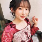 Yoshino Nanjo Instagram - 朗読劇「魔法少女育成計画double shadow」 2024/03/16〜17 草月ホール ・ ありがとうございました！ プフレ役で出演いたしました〜 全4公演でしたが、相方役のみかこしちゃんとの打ち合わせなしのアドリブだったり（ネタが毎回面白すぎた笑）、みんなで芝居のアプローチ変えてみたり、どの公演も思い出に残るものとなりました。 プフレは、もっとクールで感情よめない感じで最初作っていったんですけど、みかこしちゃん演じるシャドウゲールとの掛け合いの中で、ここまでは許容範囲かな？という枠をジワジワと広げていった感じでした。 プフレとシャドウゲールが楽しそうであればあるほどに、ジップとエーコとの対比が濃くなって、よりあの姉妹の関係性が切なく際立つのかなと。 関係性だけでなく、キャラの立ち位置や性格など、至る所に光と影というコンセプトが散りばめられていたように思いました。 あんなに仲良しなきりしらコンビでもあるかやのんと敵対するというのも新鮮でした笑 毎回毎回、あみちゃんとかやのんの掛け合いに気持ちが奪われていました〜素敵だった。 あの悲しい掛け合いのあとの、みのりん演じる魔王パムの無慈悲な一言‥。 よく泣かずに言えるなぁすごいなぁなんて思ってたんだけど、3公演目のあとはみのりん楽屋でダバダバ泣いてました笑 「いっつもつらいんだよー！」って笑 かわいらしい笑 配信のアーカイブもまだ見れるはず？？ 良かったらご覧くださいませ〜 プフレも登場するアニメ2期も発表されてますので、お楽しみにしていてください！ あ、2日目公演でのエーコとジップのアドリブシーンは、みかこし監督監修でした🤣 特訓の模様もお伝えします笑