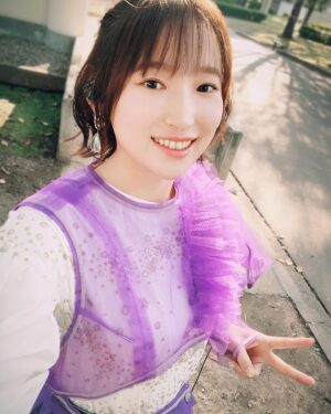 Yoshino Nanjo Instagram - 【ナガノアニエラフェスタ2023】
2023/09/17
@駒場公園
⁡
・・・
⁡
ありがとうございました〜！
野外フェス〜！
暑かったね〜楽しかった！
⁡
みんなのキラキラでニコニコな笑顔が超良かったよ〜〜
わたしまでみんなと一緒に見てる気分になった（？）
⁡
⁡
⁡
待ち時間は幹葉ちゃんが何度か楽屋に遊びにきてくれたよ〜！
廊下をスリッパでパタパタ歩いてくる小動物みたいな足音が聞こえてきて、面白かった(笑)
あ、小動物きたな？って気付いてました(笑)
⁡
⁡
angelaのお2人ともお話できて楽しかった〜！
廊下での立ち話、いつまででも出来そうだった‥(笑)
自分のスタンバイ前だったからあっという間だったけど、またゆっくりお話できますように‥✨
⁡
⁡
ご挨拶きてくださった方もありがとうございました🫣💗
メイク前で顔がなにもなくてすみませんでした🤣😭
⁡
⁡
⁡
⁡
あとは、信州そば食べたり〜
写真撮ってないけど（すぐ食べた）山賊焼きもカレーも食べました。
うまーー
⁡
そしてなんと、10周年のお祝いにとアニエラ運営さんがケーキをプレゼントしてくださいました！！！
えー！嬉しすぎるーー！！！
とっても美味しかったです！ありがとうございますっっ😋✨
⁡
⁡
⁡
⁡
遊びに来てくれたみんな陽に当たって疲れてると思うからケアしてゆっくりしてね〜〜〜
⁡
わたしは風呂入ったものの髪乾かすのめんどくさいマンでタオル巻いたままグダってます😉
⁡
🍎セットリスト🍎
サヨナラの惑星
EVOLUTiON：
ジャーニーズ・トランク
瓦礫に咲く花
新世界
黄昏のスタアライト
⁡
衣装もヘアメイクも素敵でした〜👼
⁡似たような写真しかなくてすまん‥

・・・
⁡