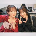 Yoshino Nanjo Instagram - 朗読劇「魔法少女育成計画double shadow」 2024/03/16〜17 草月ホール ・ ありがとうございました！ プフレ役で出演いたしました〜 全4公演でしたが、相方役のみかこしちゃんとの打ち合わせなしのアドリブだったり（ネタが毎回面白すぎた笑）、みんなで芝居のアプローチ変えてみたり、どの公演も思い出に残るものとなりました。 プフレは、もっとクールで感情よめない感じで最初作っていったんですけど、みかこしちゃん演じるシャドウゲールとの掛け合いの中で、ここまでは許容範囲かな？という枠をジワジワと広げていった感じでした。 プフレとシャドウゲールが楽しそうであればあるほどに、ジップとエーコとの対比が濃くなって、よりあの姉妹の関係性が切なく際立つのかなと。 関係性だけでなく、キャラの立ち位置や性格など、至る所に光と影というコンセプトが散りばめられていたように思いました。 あんなに仲良しなきりしらコンビでもあるかやのんと敵対するというのも新鮮でした笑 毎回毎回、あみちゃんとかやのんの掛け合いに気持ちが奪われていました〜素敵だった。 あの悲しい掛け合いのあとの、みのりん演じる魔王パムの無慈悲な一言‥。 よく泣かずに言えるなぁすごいなぁなんて思ってたんだけど、3公演目のあとはみのりん楽屋でダバダバ泣いてました笑 「いっつもつらいんだよー！」って笑 かわいらしい笑 配信のアーカイブもまだ見れるはず？？ 良かったらご覧くださいませ〜 プフレも登場するアニメ2期も発表されてますので、お楽しみにしていてください！ あ、2日目公演でのエーコとジップのアドリブシーンは、みかこし監督監修でした🤣 特訓の模様もお伝えします笑