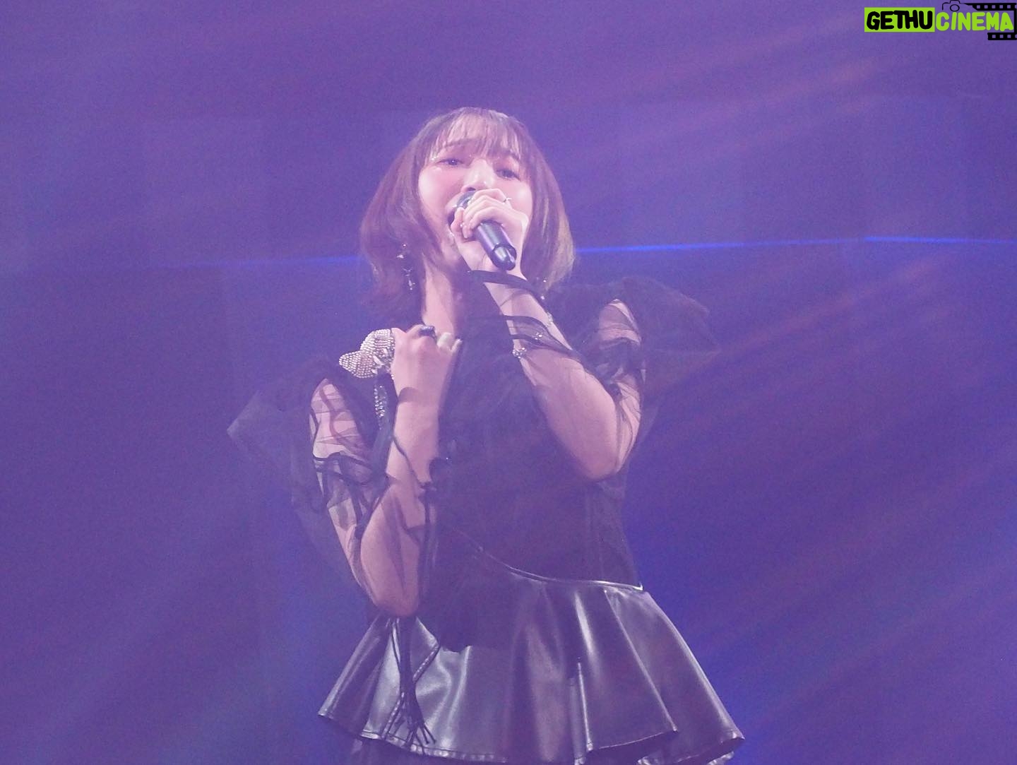 Yoshino Nanjo Instagram - 【ANIMAX MUSIX 2023】その2 横浜アリーナ 2023/11/18 ・・・ 閃 -Sen-ライブ初披露でした! レコーディングの時からライブ映えしそうだなーと思ってたけど、どうだったかな いつものバンドメンバーさん達との演奏もより一層楽しみになりました! ・ 瓦礫に咲く花は、個人的にはね、グリザイアシリーズでの真音ちゃんとの繋がりをくれたさいごの一曲という立ち位置。 この曲を歌っているあいだはずっと真音ちゃんのことを感じて、真音ちゃんの温かさに浸っていられる曲。 だからこの先もずっと大事にしていきたいし、真音ちゃんとわたしで歩いてきたこの道を、これから先も大切に想ってもらえますようにと願うばかりです。 今回、真音ちゃんの衣装が展示されてるって聞いて、物販ブースの隣だったそうで見に行くことは叶わなかったけど、見られたかたもいるかな。 会えない、話せないって状況になってみて、こんなにも会いたいこと、話したいことって沢山あったんだって思い知りました。 レーベルメイトという関係性での始まり方だったけど、知らないうちにどれだけ彼女の存在に支えてもらっていたか。頼もしく思って、頼りにしていたか。 ほっとけないくらい繊細なところもあって、愛おしかったか。 目に焼きついた真音ちゃんのステージ。 可愛くて綺麗でかっこよかったなぁ。 尊敬しています。 当たり前を当たり前と思わないこと。 というか、当たり前なことなんて何もないのかもしれないよね。 ・ そして、グリザイアメドレー 真音ちゃんのこと書いたけど、それだけじゃなくっていろんな思い出が増えていってる楽曲たち。 ライブで歌うということは、人前で歌うことにコンプレックスがある自分には本当に毎回ハードルが高いと思う事柄なんだけど、曲との思い出、みんなとの思い出、周りの人たちとの思い出、そういうのが増えていって、そこから離れたくなくて続けられている事のひとつ。 なんだけど、昨日は純粋にライブ楽しいなぁという気持ちでステージに立っていたなぁ。 10周年ライブも楽しみだ。 ・・・ ヘアメイク 北川恵さん(クララシステム) 衣装 前田千佳子さん