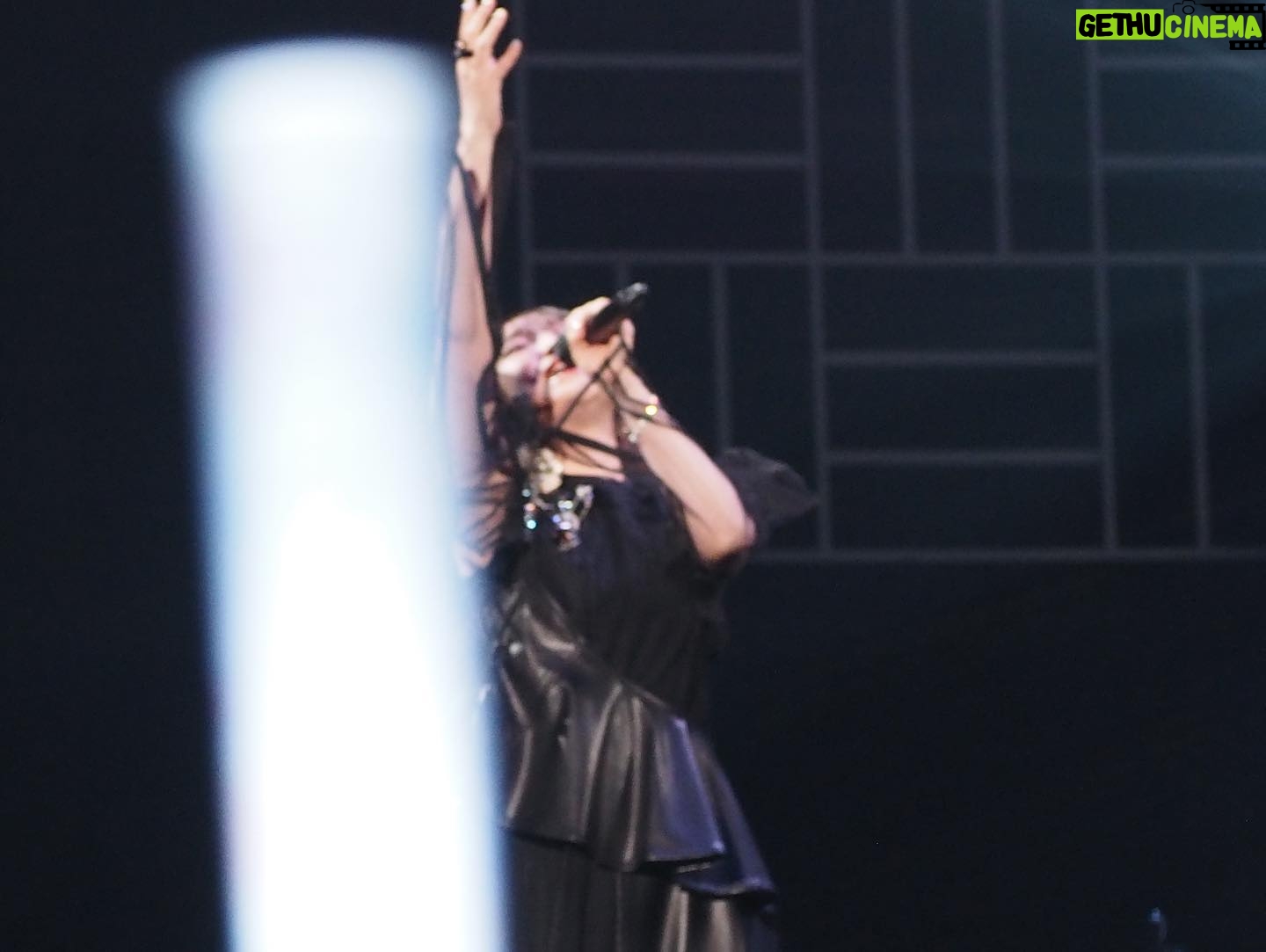 Yoshino Nanjo Instagram - 【ANIMAX MUSIX 2023】その2 横浜アリーナ 2023/11/18 ・・・ 閃 -Sen-ライブ初披露でした! レコーディングの時からライブ映えしそうだなーと思ってたけど、どうだったかな いつものバンドメンバーさん達との演奏もより一層楽しみになりました! ・ 瓦礫に咲く花は、個人的にはね、グリザイアシリーズでの真音ちゃんとの繋がりをくれたさいごの一曲という立ち位置。 この曲を歌っているあいだはずっと真音ちゃんのことを感じて、真音ちゃんの温かさに浸っていられる曲。 だからこの先もずっと大事にしていきたいし、真音ちゃんとわたしで歩いてきたこの道を、これから先も大切に想ってもらえますようにと願うばかりです。 今回、真音ちゃんの衣装が展示されてるって聞いて、物販ブースの隣だったそうで見に行くことは叶わなかったけど、見られたかたもいるかな。 会えない、話せないって状況になってみて、こんなにも会いたいこと、話したいことって沢山あったんだって思い知りました。 レーベルメイトという関係性での始まり方だったけど、知らないうちにどれだけ彼女の存在に支えてもらっていたか。頼もしく思って、頼りにしていたか。 ほっとけないくらい繊細なところもあって、愛おしかったか。 目に焼きついた真音ちゃんのステージ。 可愛くて綺麗でかっこよかったなぁ。 尊敬しています。 当たり前を当たり前と思わないこと。 というか、当たり前なことなんて何もないのかもしれないよね。 ・ そして、グリザイアメドレー 真音ちゃんのこと書いたけど、それだけじゃなくっていろんな思い出が増えていってる楽曲たち。 ライブで歌うということは、人前で歌うことにコンプレックスがある自分には本当に毎回ハードルが高いと思う事柄なんだけど、曲との思い出、みんなとの思い出、周りの人たちとの思い出、そういうのが増えていって、そこから離れたくなくて続けられている事のひとつ。 なんだけど、昨日は純粋にライブ楽しいなぁという気持ちでステージに立っていたなぁ。 10周年ライブも楽しみだ。 ・・・ ヘアメイク 北川恵さん(クララシステム) 衣装 前田千佳子さん