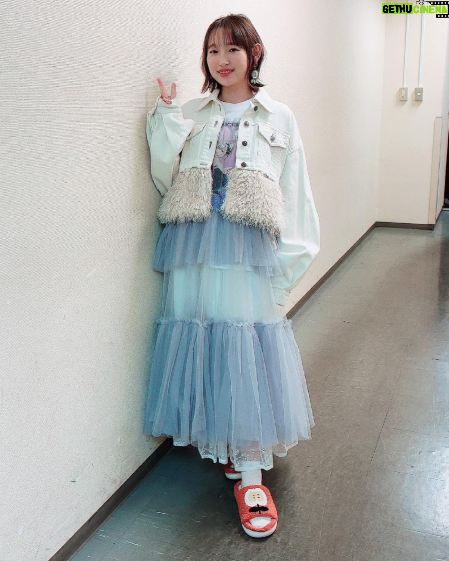 Yoshino Nanjo Instagram - 【ポルプリ 舞台挨拶】 「絶対王者 御子白ユカリについて語る会」 バルト9 2023/12/03 ・・・ ポルプリ舞台挨拶でした! 今日はなんと、ユカリ様について語る会! 江副監督 企画プロデューサー・CGディレクター 乙部さん キャラクター原案 トマリさん 西プロデューサー とわたし の5人で、ユカリ様についていろんな角度から語り合いました! 興味深いお話だらけで、もっと聞いていたかった〜! し、わたしから見たユカリ様についてもお話できて光栄でした。 ほんとに皆さんの技術やスキルはもちろん、そこにポルプリに対する想いが乗っかって、とんでもない映像、作品を生み出しているんだなぁと実感しました。 そこに音楽もあわさり、ダンサーさんの演技も合わさり、たくさんの表現者の方たちの力の結晶だからこそこんなキラキラした作品になってるんだろうなぁと‥! ほかのキャラクターたちの話も聞きたくなっちゃいましたねー!笑 まだまだ続編やる気満々のチームなので(笑)、乗り遅れる前に今回の劇場版ポールプリンセス、ご覧くださいませ! ・・・ ヘアメイク 宇賀さん 衣装 前田さん