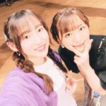 Yoshino Nanjo Instagram - 【長瀞さんスペシャルイベント】 2023/08/13 今日は姉瀞役で出演している #長瀞さん スペシャルイベントがありました〜！ 楽しかった〜笑 たくさん笑ってたくさん笑いました😆 夜の部では、しーちゃんこと井澤詩織ちゃんとMCを担当させていただきましたよ〜！ 笑い声を出し惜しみせず届けてくれるファンのみなさんと(笑)、愉快かつ尊敬できる共演者のみなさんと、スタッフさんたちの熱意で素敵な時間になりました！ ありがとうございました〜！ ちなみに２期もラストに向けて号泣もとい号泣きしながら見てました笑 原作コミックス400万部達成もおめでとうございます！