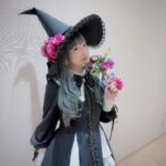 Yoshino Nanjo Instagram - 【ハロウィンナイト2023 仮装カーニバル】 DMMかりゆし水族館 2023/10/21 ⁡ ・・・ ⁡ あたくしは魔女を〜 下野さんが最初神父さんでって連絡もらってたので、白黒の衣装で合わせて前田さんが用意してくれました！ ⁡ 普段かぶる機会ないけど魔女帽はときめくよね！ いろんな魔女帽をかぶりたいのでFCかなんかでもハロウィンはイベントなり撮影なりしたら良いと思いました笑 ⁡ 造花も用意してくれてたので、マイクにくくったり、指輪につけたりしたら可愛いかも〜と提案して、アレンジしてくれました〜！ ⁡ フルウィッグも久々に用意してみました。 よくこれでフルライブしてたなぁ！！！ あつ！おも！ ⁡ メイクも、澤西さんがキラキラつけてくれたりして、可愛く仕上げてくれました🧙‍♀️✨ ⁡ 満足〜🪄 ⁡ ・・・ ⁡ 衣装 前田千佳子さん ヘアメイク @yumikasawanishi