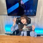 Yoshino Nanjo Instagram - 「閃 -Sen-」発売記念サイン会 リミスタ 2023/10/28 ♪瓦礫に咲く花（「閃 -Sen-」c/w） ・・・ オンラインサイン会でした〜！ このでっけーブロマイドや、ジャケ写などにサインさせていただきましたよー！ 到着をお楽しみに！ ・・・ 衣装 @nittaaaaaki ヘアメイク @maaaaasahi0514
