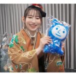 Yoshino Nanjo Instagram - 【ANIMAX MUSIX 2023】その3 横浜アリーナ 2023/11/18 ⁡ ・・・ ⁡ 今回は祭りがテーマということで、楽屋周りにたくさんアクティビティが用意されてました！ ⁡ わたしは的屋とヨーヨー釣りをしましたよ！ ⁡ ゲーム好きとしてはちゃんとエイム合わせなければ‥としっかり一等（たぶん一等）当ててきました！ ⁡ あの駄菓子屋さんとかでよく見る、フルーツの絵が描いてある風船ガムに当てるとこのヨコアリくんぬいぐるみがもらえるっちゅールールでした！ ⁡ まあでも普段はエイムいらないキャラしかやらんので、これを機にエイムキャラもやっていきたいです！うそです！むり！ ⁡ ⁡ ヨーヨー釣りは、2回やらせてくれました！笑 とれて良かったです！ ⁡ 欲しい色より、とりやすそうなもの狙っていくあたり、変なとこで負けず嫌いだなと我ながら思いました！ ⁡ ⁡ そして準備中のお写真も‥。 今回の写真たちは、NBC上田さんが撮ってくれましたよ〜！オフショット良き〜！ ⁡ ⁡ ・・・ ⁡ ヘアメイク 北川恵さん（クララシステム） 衣装 前田千佳子さん