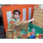Yoshino Nanjo Instagram - 【ANIMAX MUSIX 2023】その3 横浜アリーナ 2023/11/18 ⁡ ・・・ ⁡ 今回は祭りがテーマということで、楽屋周りにたくさんアクティビティが用意されてました！ ⁡ わたしは的屋とヨーヨー釣りをしましたよ！ ⁡ ゲーム好きとしてはちゃんとエイム合わせなければ‥としっかり一等（たぶん一等）当ててきました！ ⁡ あの駄菓子屋さんとかでよく見る、フルーツの絵が描いてある風船ガムに当てるとこのヨコアリくんぬいぐるみがもらえるっちゅールールでした！ ⁡ まあでも普段はエイムいらないキャラしかやらんので、これを機にエイムキャラもやっていきたいです！うそです！むり！ ⁡ ⁡ ヨーヨー釣りは、2回やらせてくれました！笑 とれて良かったです！ ⁡ 欲しい色より、とりやすそうなもの狙っていくあたり、変なとこで負けず嫌いだなと我ながら思いました！ ⁡ ⁡ そして準備中のお写真も‥。 今回の写真たちは、NBC上田さんが撮ってくれましたよ〜！オフショット良き〜！ ⁡ ⁡ ・・・ ⁡ ヘアメイク 北川恵さん（クララシステム） 衣装 前田千佳子さん