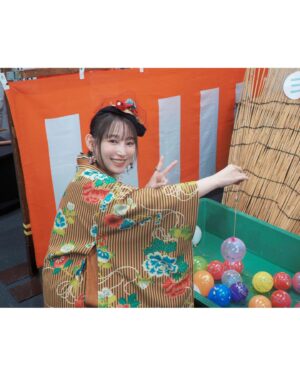 Yoshino Nanjo Instagram - 【ANIMAX MUSIX 2023】その3
横浜アリーナ
2023/11/18
⁡
・・・
⁡
今回は祭りがテーマということで、楽屋周りにたくさんアクティビティが用意されてました！
⁡
わたしは的屋とヨーヨー釣りをしましたよ！
⁡
ゲーム好きとしてはちゃんとエイム合わせなければ‥としっかり一等（たぶん一等）当ててきました！
⁡
あの駄菓子屋さんとかでよく見る、フルーツの絵が描いてある風船ガムに当てるとこのヨコアリくんぬいぐるみがもらえるっちゅールールでした！
⁡
まあでも普段はエイムいらないキャラしかやらんので、これを機にエイムキャラもやっていきたいです！うそです！むり！
⁡
⁡
ヨーヨー釣りは、2回やらせてくれました！笑
とれて良かったです！
⁡
欲しい色より、とりやすそうなもの狙っていくあたり、変なとこで負けず嫌いだなと我ながら思いました！
⁡
⁡
そして準備中のお写真も‥。
今回の写真たちは、NBC上田さんが撮ってくれましたよ〜！オフショット良き〜！
⁡
⁡
・・・
⁡
ヘアメイク 北川恵さん（クララシステム）
衣装 前田千佳子さん