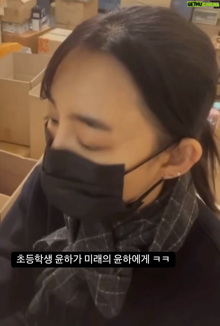 Younha - 3 Likes - 😂😂 세상에 쉬운 일이 하나 없는데…
가수를 마음속 1등 직업으로 꼽은 초등생 윤하야… 고마워
그리고 결론은 뭔 소리 하는지 모르겠지만 묘하게 알 것도 같다 고마워 ㅋㅋㅋ
