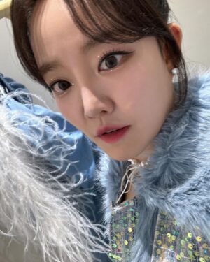 Younha Instagram - 씨나인 소속 6년이면 셀카력 는다.
@officialc9ent