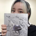 Younha Instagram - @epex.official 시리즈 최종장! 불안의 서 발매됐습니다. 오늘 기자간담회 MC를 맡았는데, 누나네 고양이가 되고싶던 말랑콩떡복숭아들이 어느새 저항과 자유를 외치다니… 다음장은 청년의 이야기라니… 가슴이 웅장해집니다.🥹 #불안의서 #이펙스 #fullmetaljacket 그리고 양심이 있지 데뷔년도에 태어나놓고 누나라고 하지말랬더니 괄호 열고 누나 해줌 ㅋㅋㅋ~ 인성 뭐임^^~ 크게 될 아이돌일세~