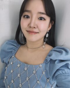 Younha Instagram - 씨나인 소속 6년이면 셀카력 는다. @officialc9ent