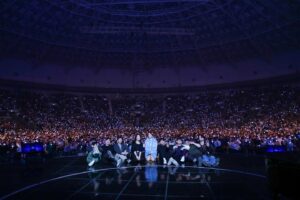 Younha Instagram - 우리 공연이 멋진 진짜 이유는 연주가 미쳤기 때문이지!!
중훈오빠를 필두로 한 최강군단 감사합니다❤️ 대전투어에는 태욱이가 와줘요. @my_diary_gram 
또 얼마나 재밌는 전투일지와 얼마나 맛있는 저녁을 먹을지가 매우 기대되는바..🤭🏟️ #스물