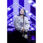 Younha Instagram - 4년만의 축제라 그런가? #홍익대학교 잘 논다… 와우 화양연화 그 자체였다🌸 또 봅시다❣️