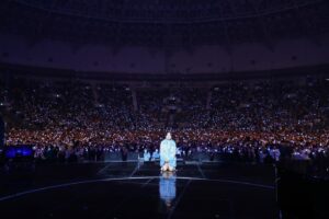 Younha Instagram - 우리 공연이 멋진 진짜 이유는 연주가 미쳤기 때문이지!!
중훈오빠를 필두로 한 최강군단 감사합니다❤️ 대전투어에는 태욱이가 와줘요. @my_diary_gram 
또 얼마나 재밌는 전투일지와 얼마나 맛있는 저녁을 먹을지가 매우 기대되는바..🤭🏟️ #스물