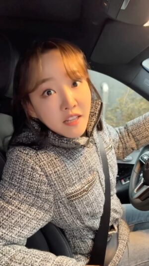 Younha Instagram - 1/486📱
체조? 바래다줄게!🚘
체조바래? 다줄게!🏟️
고윤하 메이드 첫 쇼츠…. 485개 남은건가…
#최신숏츠486 #윤하