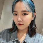 Younha Instagram - 잠시후 시그니처가 돌아오는데 제가 쇼케이스 MC를 맡게 되었다네요💙 너무 신나 염색도 하였다네요! 많은 응원 부탁드립니다! #안녕인사해 #그해여름의우리 #usinthesummer @cignature_j9
