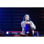 Younha Instagram - 4년만의 축제라 그런가? #홍익대학교 잘 논다… 와우 화양연화 그 자체였다🌸 또 봅시다❣️