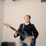 Younha Instagram - 짹을 꽂으면 소리가 나는게 너무 신기한 일린이🥹..🤟🏻 🎸🎸🎸