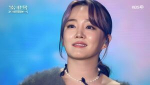Younha Instagram - 청소년 동계올림픽을 유치한 평창!🏟️
중압감보다는 찬란한 미래를 꿈꾸며 나아가길,
꿈을 이뤄낸다는 짜릿함을 느낄 수 있는 절호의 과정이 되길, 오랫동안 품어온 인내와 노력이 끝내 빛나는 순간이 되길 바라며 제가 할 수 있는 노래를 부르며 응원합니다! 화이팅!