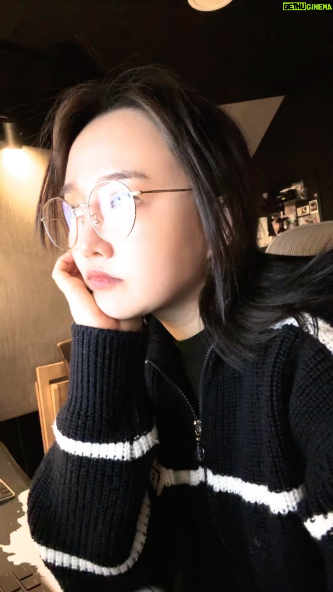 Younha - 3 Likes - 뭐 이런 식인 것 같긴 한데… #최신쇼츠486 #커밍순 #486개리스트확인이안끝나