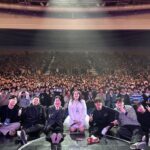 Younha Instagram - 영원같던 스무살 어느날 사랑하는 우리팀과 최고의 관객과 함께한 전국투어 #스물 대전에서는 신발이 날아가고 광주에선 지퍼가 날아가고 대구와 부산에선 빨리 달려가는 시간을 어떻게든 잡아보고 싶었네요. 당연한게 하나도 없다고 부쩍 느끼는 요즘, 우리 최고의 밴드 우리 최고의 연출 무대 조명 음향팀 우리 최고의 인터파크 우리 최고의 씨나인 우리 최고의 관객 우리 최고의.. 우리가 짱이다.. 감사합니다!!!! 이젠 혼자가 아님을 느껴요. 또 열심히 노동해서 늦지않게 앨범과 공연을 열게요. 일교차가 크니 단디 입으시고, 건강하시고, 저 잊지 마시고, 많이 웃으시면서 지내시어요! 아 그리고 팬크럽 홀릭스 추가모집 하니까 가입하셔서 선예매 혜택도 보시고, 무드등으로 홀봉도 하나 가지고 계신다면 뿌듯한 인생이 되시지 않을까 조심스레 의견 보탭니다😚🤭🎵