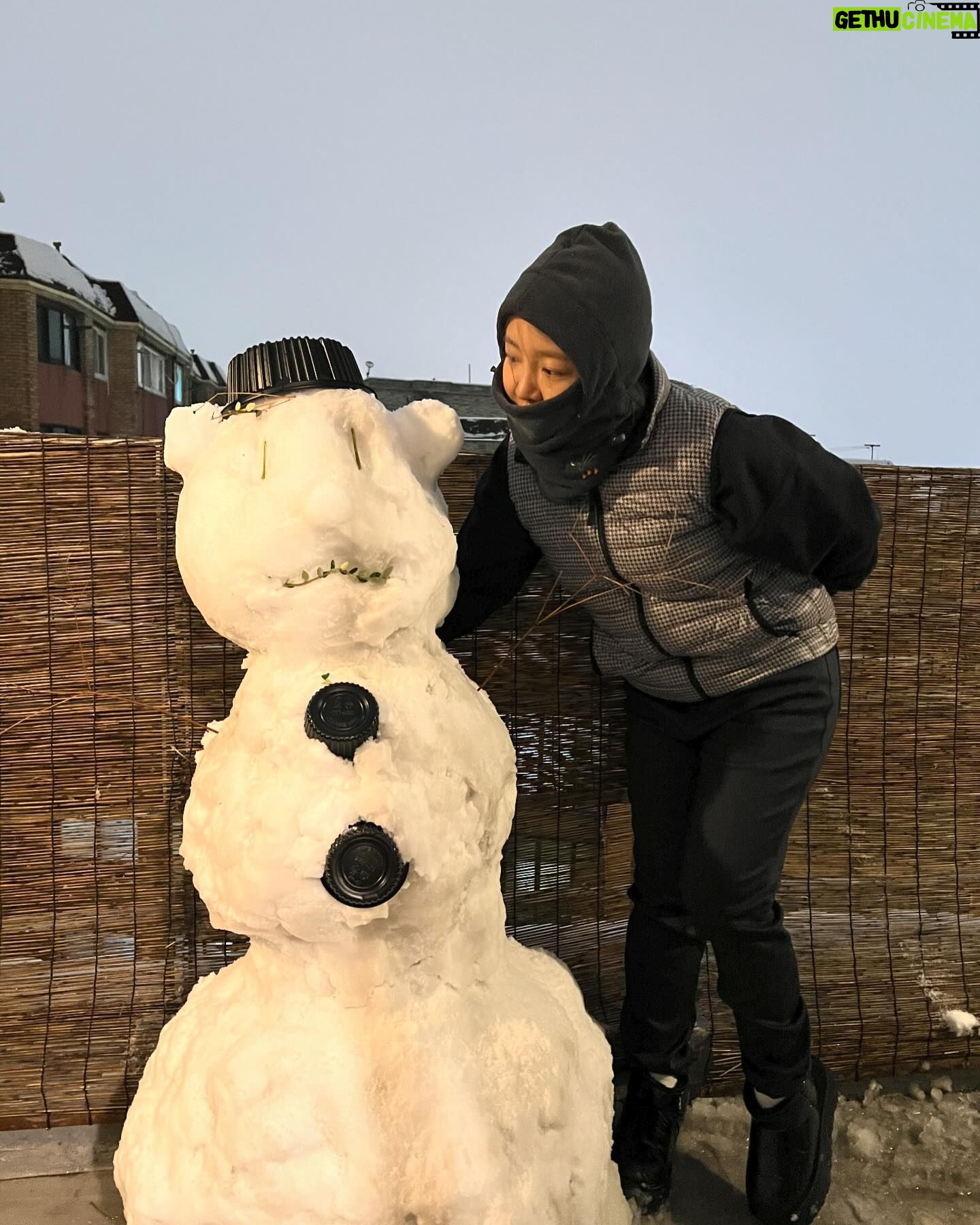 Younha - 3 Likes - Do you wanna build a snowman?☃️