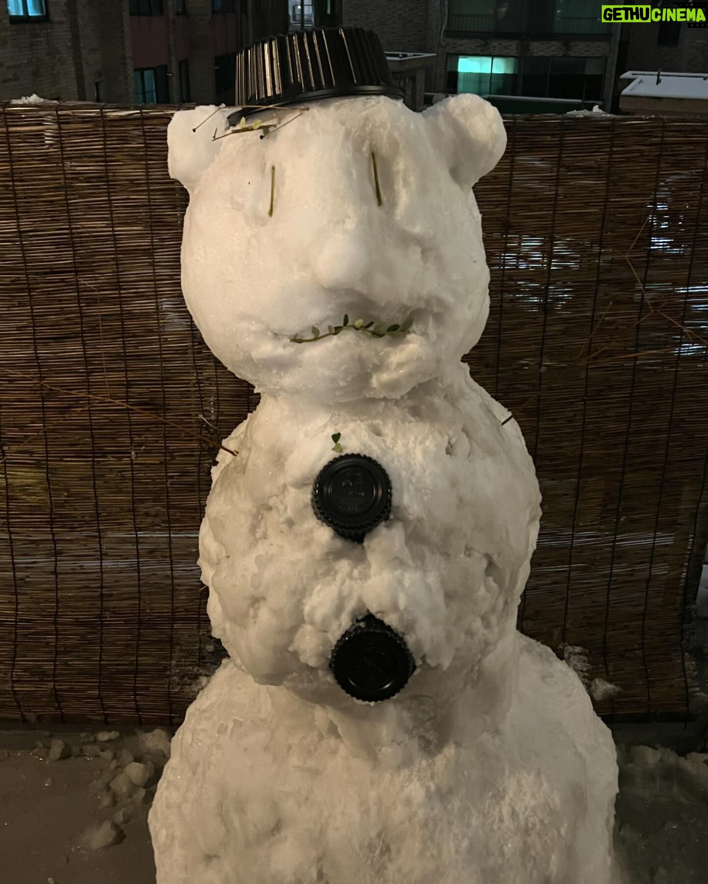 Younha - 3 Likes - Do you wanna build a snowman?☃️