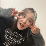 Younha Instagram - 이럴수가. 체조 경기장이 매진 되다니… #체메가윤 하고 싶은 것 다 하게 해주는 우리 홀릭스에 이 영광을 바치며, 오 마이 갓 맙소사 저희 팀 열심히 준비 할 것을 약속 드립니다! #스물