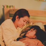 Yoyo Chen Instagram - 第二集 明芯：打離婚官司，如使七傷拳 老公的軟弱 老公的背叛 老爺的咄咄逼人、得寸進尺 和即將失去女兒的恐懼 把明芯一步一步推向懸崖邊 無助、心力交瘁 ，瘋狂迷失 即使強硬，都是硬撐……..🥹🥲 這一集 亦是我最多情緒戲的一集 失望、矛盾、感動、恐懼、憤怒、焦慮、悲傷、絕望、 迷失……. 盡力演繹明芯的痛 亦希望大家感受到明芯的痛！💔💔 ✏️我冇怪你好耐啦，做咗人哋阿媽， 先至知道做阿媽真係好難。 ✏️你唔會想像到，我可以承受幾多痛苦， 打離婚官司，係要傷咗自己，先會傷到對手。 ✏️就係因為深愛過，就算只係你口中嘅少少感覺，我都要揦到呢段愛情，體無完膚，死亡全屍。 #婚後事 #林肯x黃秉怡 #張明芯 #Emma #第二集 #打離婚官司如使七傷拳 #明芯視點 #拍到抑鬱 #雖然很痛但很喜歡 #我演繹過最難演的劇本和角色