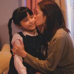 Yoyo Chen Instagram - 第二集 明芯：打離婚官司，如使七傷拳 老公的軟弱 老公的背叛 老爺的咄咄逼人、得寸進尺 和即將失去女兒的恐懼 把明芯一步一步推向懸崖邊 無助、心力交瘁 ，瘋狂迷失 即使強硬，都是硬撐……..🥹🥲 這一集 亦是我最多情緒戲的一集 失望、矛盾、感動、恐懼、憤怒、焦慮、悲傷、絕望、 迷失……. 盡力演繹明芯的痛 亦希望大家感受到明芯的痛！💔💔 ✏️我冇怪你好耐啦，做咗人哋阿媽， 先至知道做阿媽真係好難。 ✏️你唔會想像到，我可以承受幾多痛苦， 打離婚官司，係要傷咗自己，先會傷到對手。 ✏️就係因為深愛過，就算只係你口中嘅少少感覺，我都要揦到呢段愛情，體無完膚，死亡全屍。 #婚後事 #林肯x黃秉怡 #張明芯 #Emma #第二集 #打離婚官司如使七傷拳 #明芯視點 #拍到抑鬱 #雖然很痛但很喜歡 #我演繹過最難演的劇本和角色