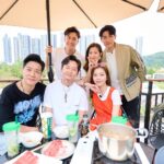 Yoyo Chen Instagram - Hello Hello 有消息宣布📣📣📣 太開心 「香港婚後事」這個綜藝節目令到我們又可以重聚了 這次亦是我人生第一次去camping 🏕️⛺️ 今次我地請咗好多唔同嘅嘉賓 同我哋一齊去探討他/她們對婚姻和愛情的看法 每個嘉賓的對話都實在太精彩了 真係獲益良多🤭 咁正，大家唔會錯過架啦！😉😉 今晚10:30pm見！♥️ @apelink @lokyilai @lawjoey @laiwinki @lawhimmm @shiga @mikeeeee___ @jinnyng @elaine_yiu @owencheung @brianchu0523 @kung_mimi @paisleyhu 4月25號起 逢星期四、五晩上10:30pm 有我地「香港婚後事」❤️🧡💛💚💙💜 #香港婚後事