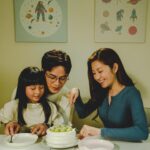 Yoyo Chen Instagram - 第一集 善仁：離婚的本錢 以善仁的視點去看待明芯 你們看到的是正處於瘋狂狀態的明芯 在他眼中她是虎媽是捍妻 然而 由甜蜜到離婚 是什麼令到一個但求年年可以親手整生日蛋糕 俾老公的女人 變得今時今日咁恐怖…. 而明芯又究竟經歷了什麼？ 明晚 明芯的視點將會看見另一個我……. ✏️ 離婚的本錢，從來都唔係錢，而係唔怕做一次x街！ @lawhimmm #婚後事 #林肯x黃秉怡 #張明芯 #Emma #潘善仁 #第一集 #離婚的本錢 #故事正式揭開序幕 #最後一張是亮點 #大家有支持嗎？♥️ #希望大家喜歡