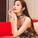Yoyo Chen Instagram - 願我們都能在浪漫的路上， 奔赴最好的自己🌹♥️ ㊗️女神節快樂！ #三八婦女節 #我們都是了不起的自己 #loveyo 👗 @aliceandolivia_hongkong