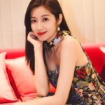 Yoyo Chen Instagram - 願我們都能在浪漫的路上， 奔赴最好的自己🌹♥️ ㊗️女神節快樂！ #三八婦女節 #我們都是了不起的自己 #loveyo 👗 @aliceandolivia_hongkong