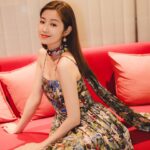 Yoyo Chen Instagram - 願我們都能在浪漫的路上， 奔赴最好的自己🌹♥️ ㊗️女神節快樂！ #三八婦女節 #我們都是了不起的自己 #loveyo 👗 @aliceandolivia_hongkong