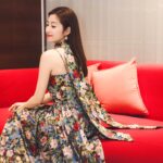 Yoyo Chen Instagram - 願我們都能在浪漫的路上， 奔赴最好的自己🌹♥️ ㊗️女神節快樂！ #三八婦女節 #我們都是了不起的自己 #loveyo 👗 @aliceandolivia_hongkong