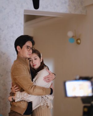 Yoyo Chen Instagram - 第二十集（大結局）

你和我： 觀照的距離
你和我 ：愛的轉化與流轉

從此二人為一體
直至死亡將我哋分開
愛，理應可以治癒所有嘢
但偏偏修復係咁困難….
所以同一個愛情故事，要用唔同視點去講..
等你睇到我哋，自以為是咁輕言愛、付出愛
同傳說中神聖、偉大的真愛，係有距離…
每個人，都係獨立個體，你同我都係有距離
將種種距離，當成鴻溝、裂口，卒之崩壞、破碎….
抑或係激活關係嘅契機，令兩個人都重生…
你絕對有能力同自由，選擇用咩態度同視點
去看待我哋同真愛之間嘅距離…..
填補距離，接受差異，先係修復嘅真正開始
所以我唔會祝福你百年好合，永結同心….
寧願祝福你，足夠柔靱…..
承載現實裏面，所有錯失同缺陷….
永遠有活力，推開悶局、僵局、死局…
永遠有創意，重新修正、定義，
專屬於你哋嘅戀愛模式…
就好似兩個人共同編寫一部作品，結局係開放、唔確定、未完成….
無論幾多歲，都一齊探索，一齊成長….
因為婚後事，
就係兩個人嘅終身修行！
周而復始！愛情萬歲！♥️㊗️

全劇終!

#婚後事
#林肯x黃秉怡
#張明芯
#Emma 
#第二十集
#劇終
#你們會和我一樣不捨嗎？
#很喜歡這段獨白
#全劇的意義所在