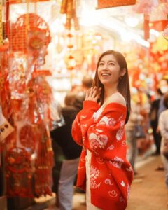 Yoyo Chen Instagram - 各位親愛的新年快樂🧧 同大家拜年啦㊗️ 龍年大吉 金龍報喜 龍鳳呈祥 氣勢如龍 欣欣向龍 生意興龍 龍馬精神 行運一條龍 恭喜恭喜㊗️🐲🍊 #loveyo #新年快樂 #大年初一