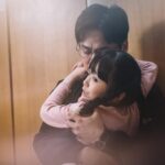 Yoyo Chen Instagram - 第四集 潘悅：爸爸媽媽離婚了 善仁： 孩子才是最無辜的受害者 這一集是極度心碎的一集 我相信有小朋友的父母都很明白那種感受 孩子們都總是那麼善良、單純….. 父母是她的一切 Love heals everything …… 但..愛真的能夠治愈一切嗎？🥹🥹🥹 ✏️無論大人犯過咩錯，哪怕小朋友心入面係幾咁痛苦，佢哋依然會盡最大嘅努力，繼續愛佢嘅父母，小朋友嘅愛，從來都係咁單純！ 就算我哋離婚，都應該盡畢生嘅努力，去繼續守護！♥️ #婚後事 #林肯x黃秉怡 #張明芯 #Emma #潘善仁 #潘悅 #lovehealseverything #心碎💔